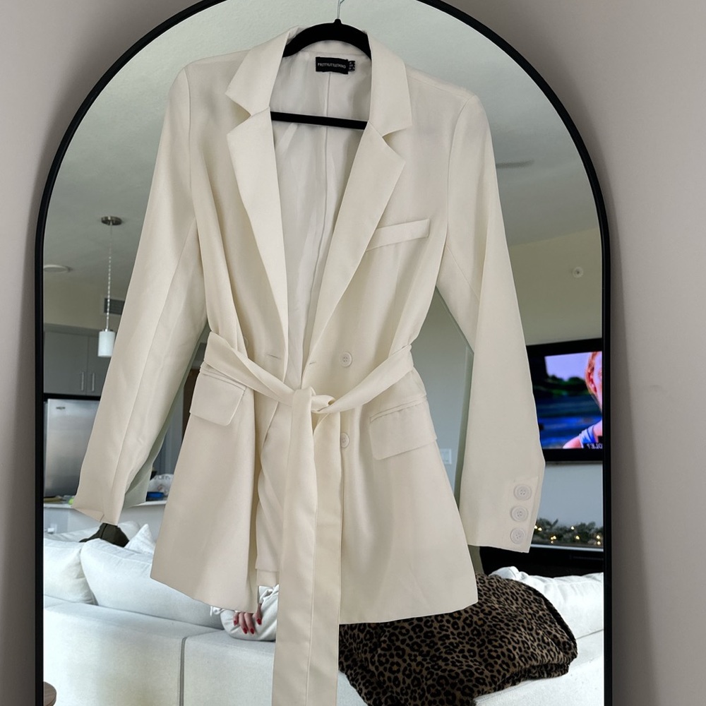Pretty Little Thing White Blazer